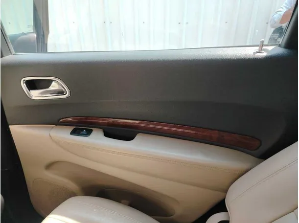 Car image 36
