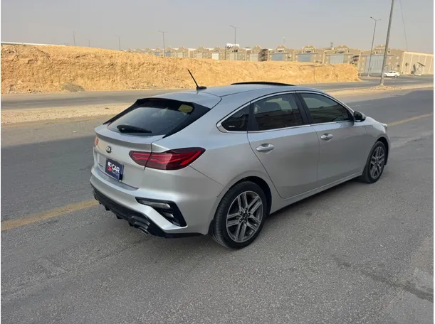 Car image 5