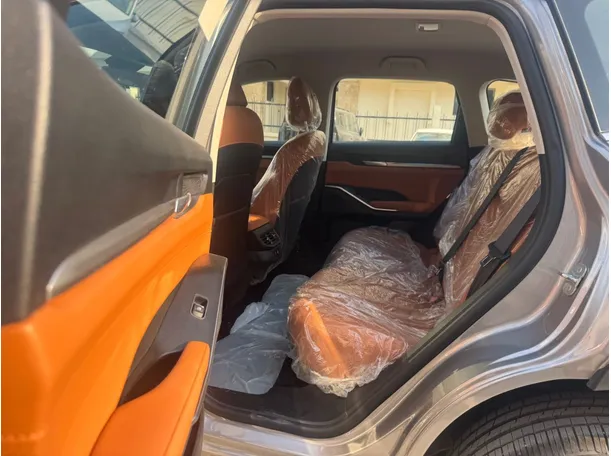 Car image 13