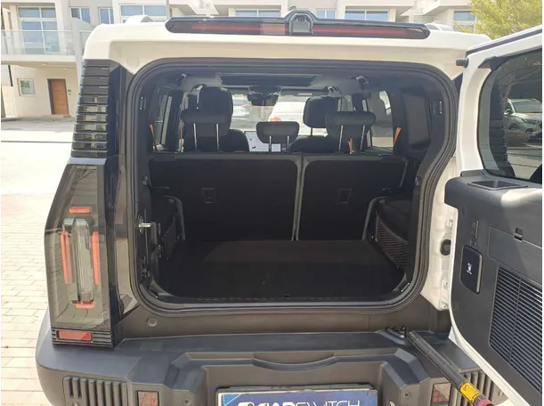 Car image 20