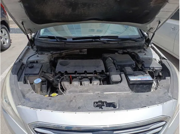 Car image 19
