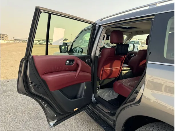 Car image 14