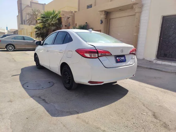 Car image 7