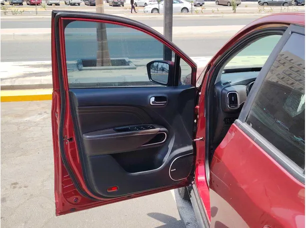 Car image 11