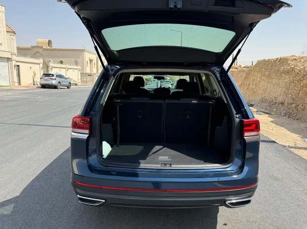 Car image 21