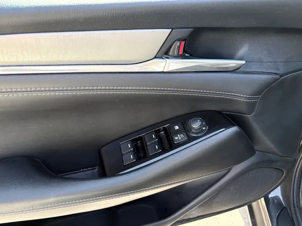 Car image 26