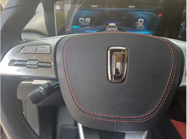 Car image 19