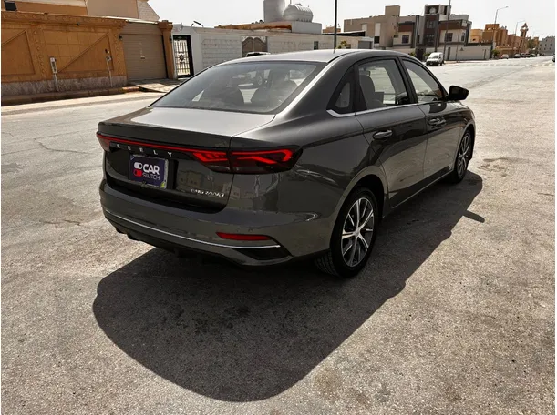 Car image 5