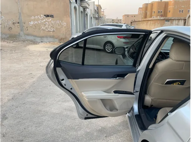 Car image 14