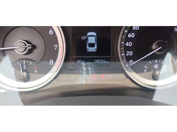 Car image 18