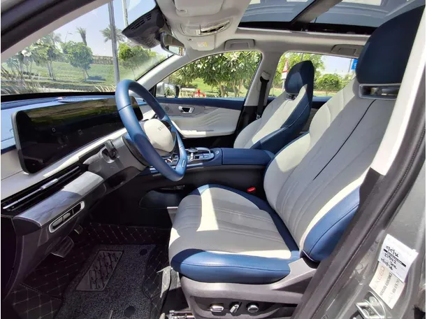 Car image 12