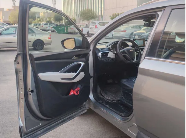 Car image 12