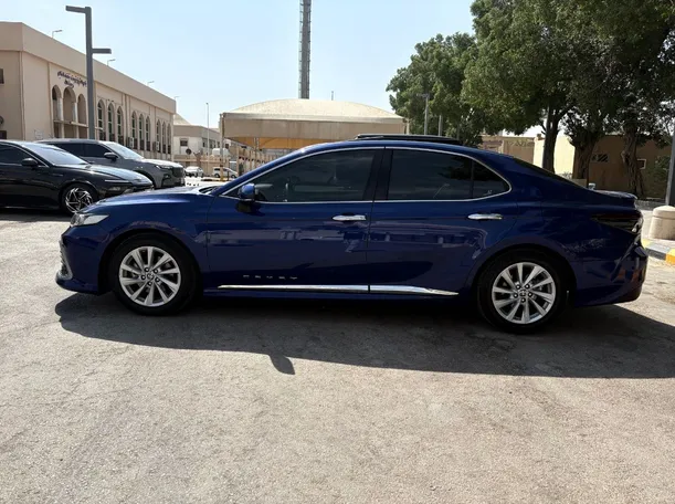 Car image 8