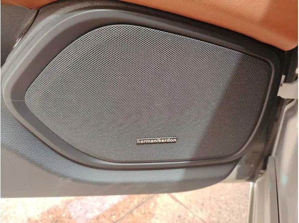 Car image 33