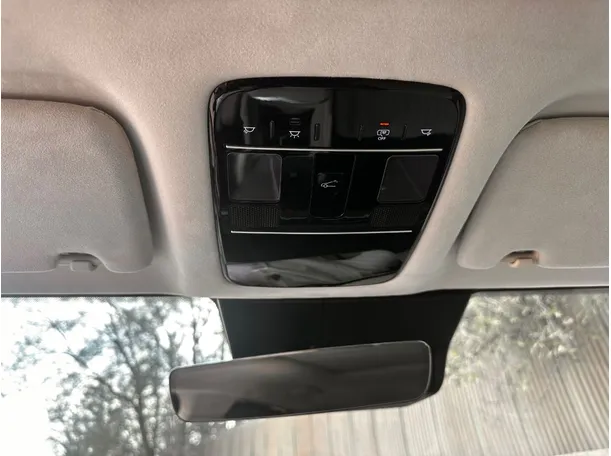 Car image 27