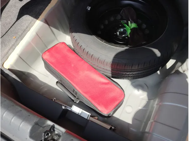 Car image 32