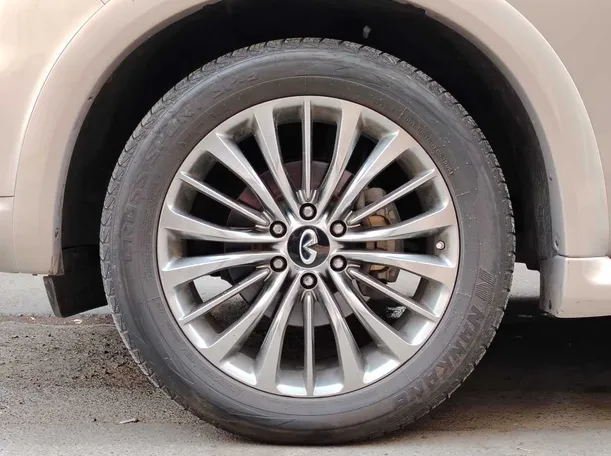 Car image 10