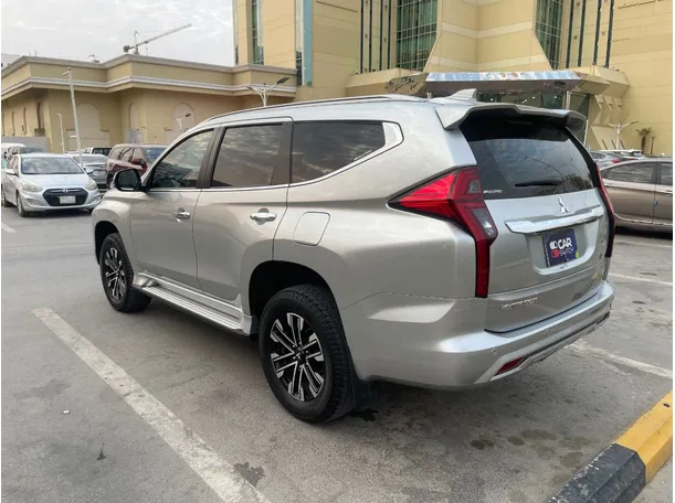 Car image 7