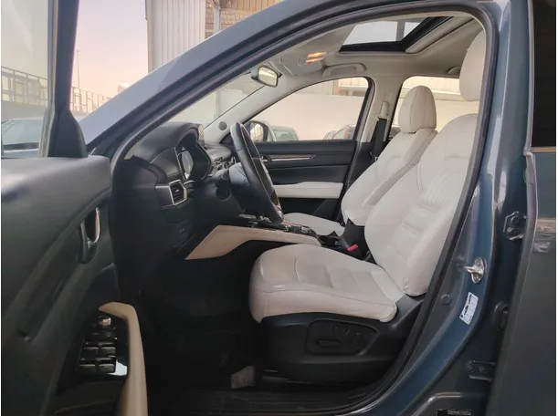 Car image 14