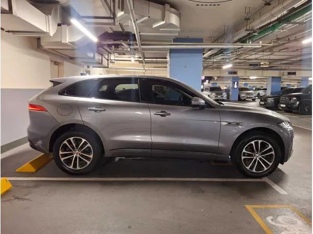 Car image 8