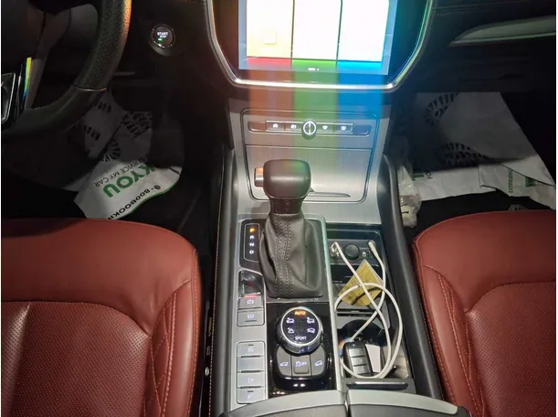 Car image 16