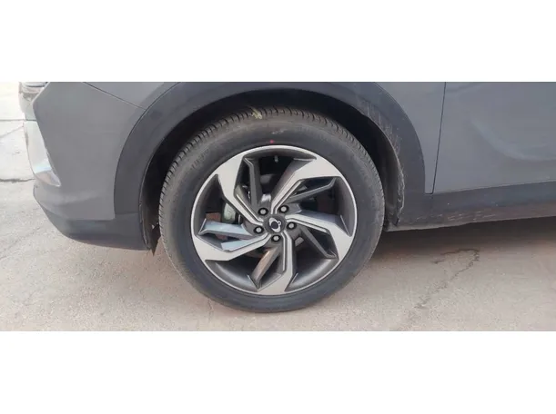 Car image 10