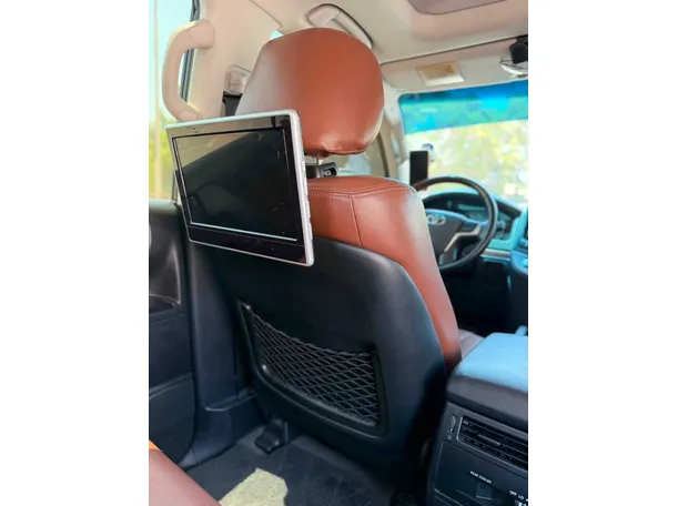 Car image 27