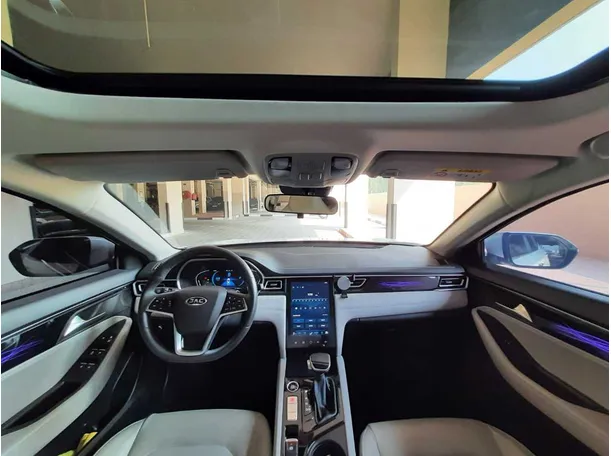 Car image 16
