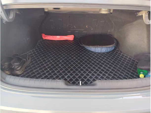 Car image 26