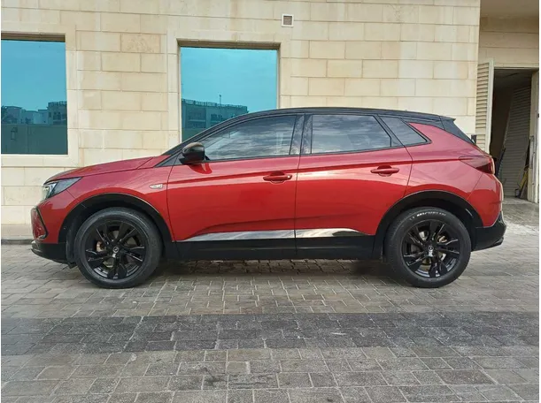 Car image 4