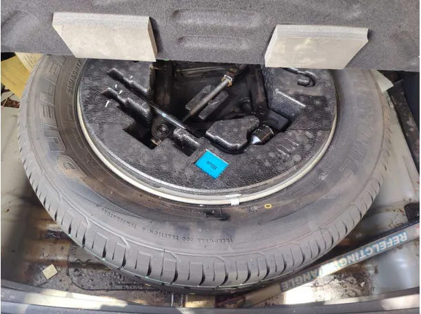 Car image 28