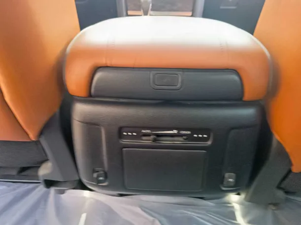 Car image 40