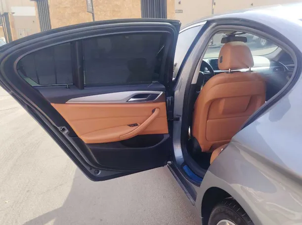 Car image 13