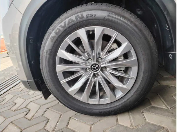 Car image 10