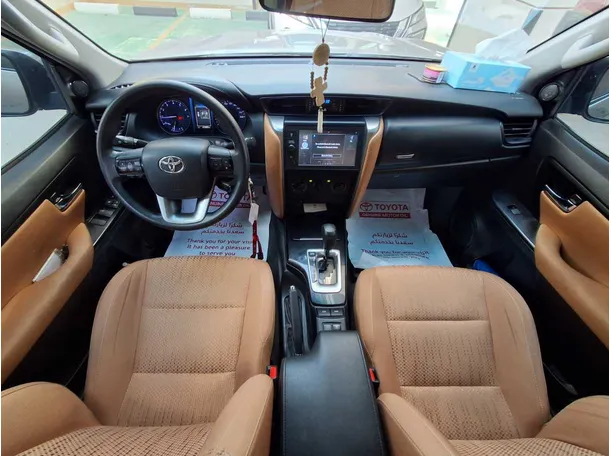 Car image 14