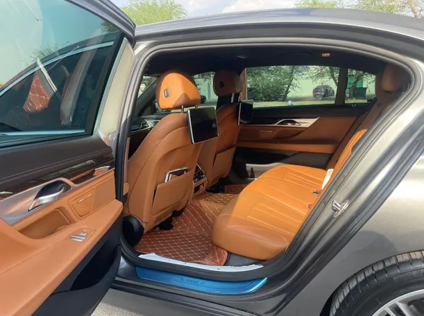 Car image 16