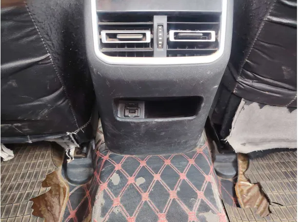 Car image 26