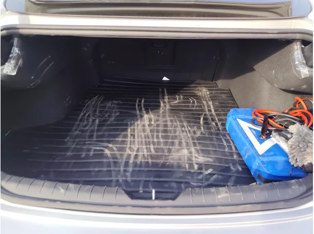 Car image 25