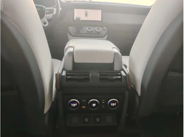 Car image 32