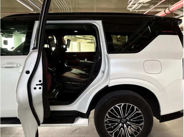 Car image 15