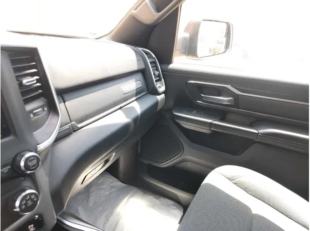 Car image 35