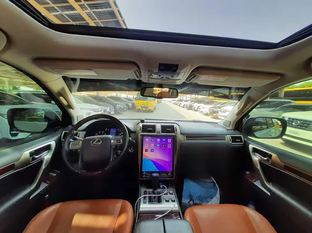Car image 14