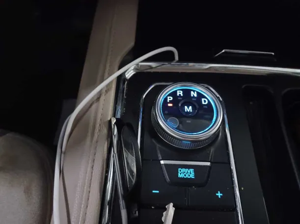 Car image 13
