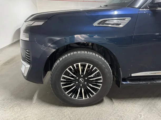 Car image 9