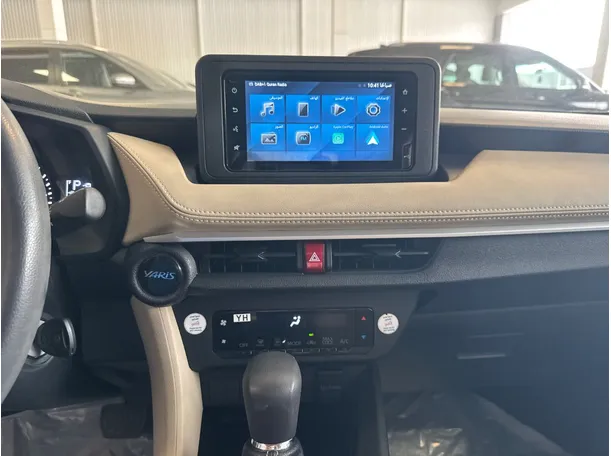 Car image 12
