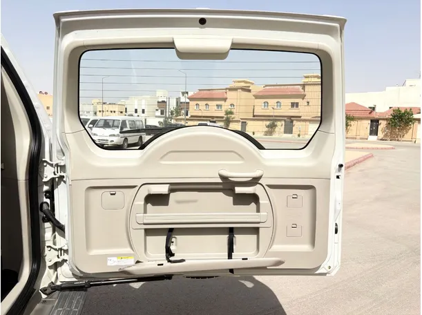 Car image 25