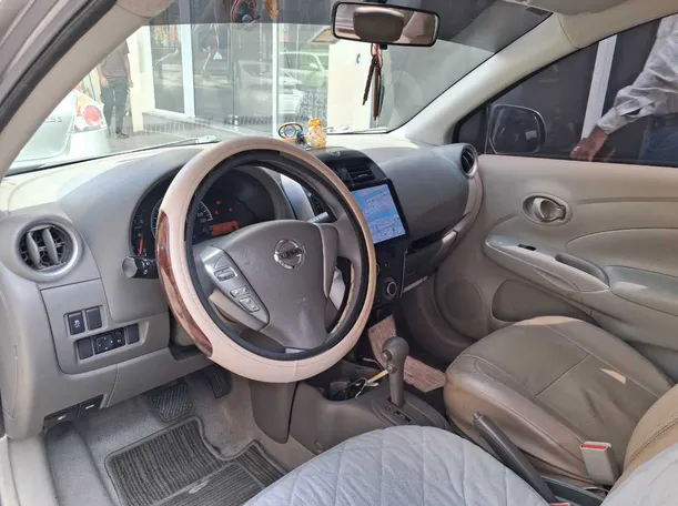 Car image 11