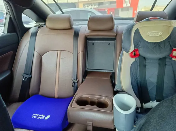 Car image 18