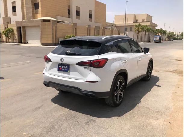 Car image 5