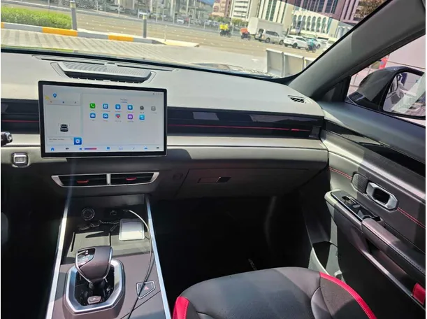 Car image 15